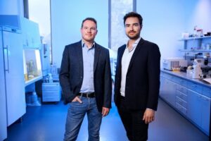 Dr Sebastian Rakers and Simon Fabich_Founders und Managing Directors of Bluu Biosciences_ltr_copyright Bluu Biosciences_300 dpi